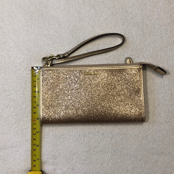 Coach Handbags - Coach Wristlet